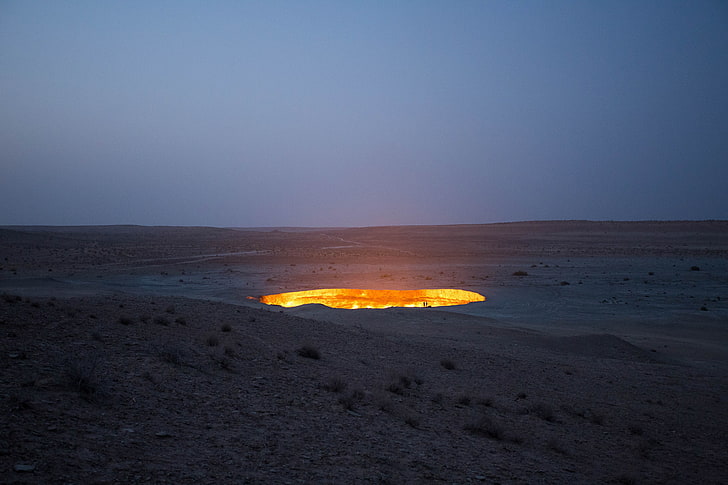 El cráter de gas ardiendo o 'Puerta al Infierno', en medio del desierto en Turkmenistán