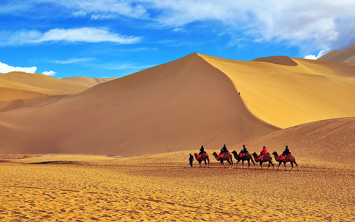 Dunas de arena en Dunhuang, en el Oeste de China, a lo largo de la Ruta de la Seda
